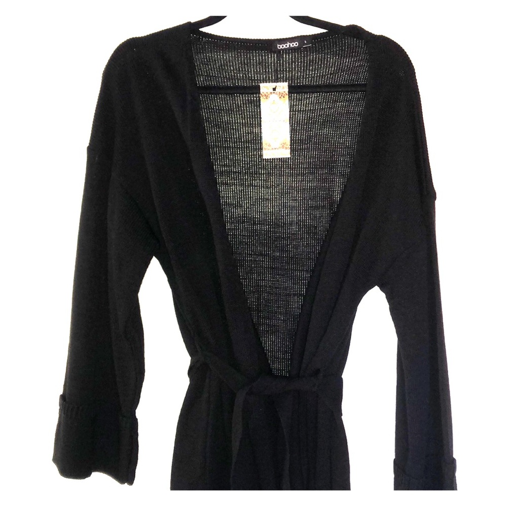 Cozy black sweater with tie
